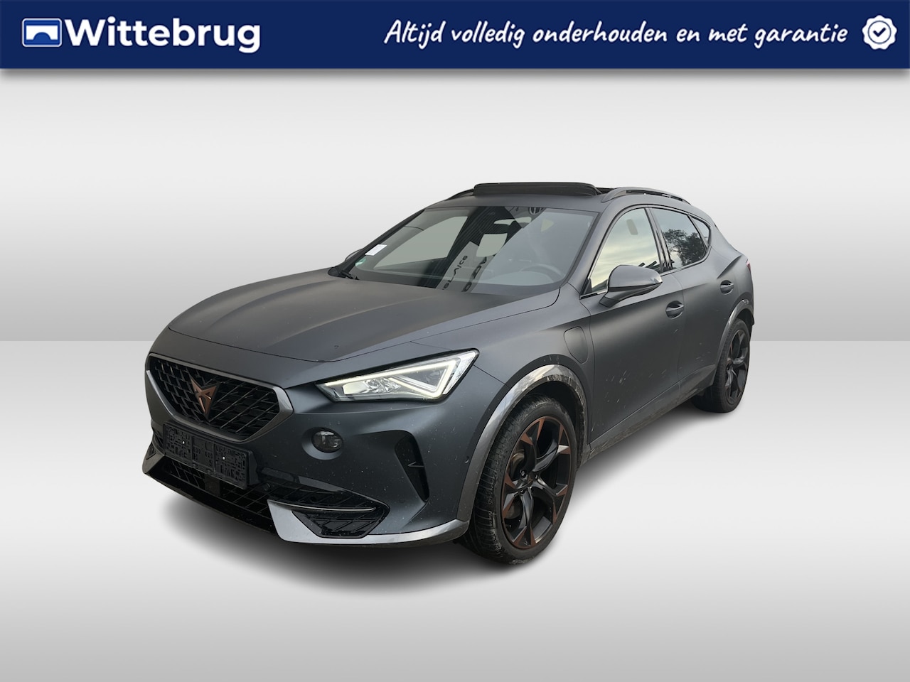 CUPRA Formentor - 1.4 e-Hybrid VZ Black Edition / AUTOMAAT/ 245 PK/ PANO/ EXCLUSIEVE LAK/ TREKHAAK/ CAMERA/ - AutoWereld.nl