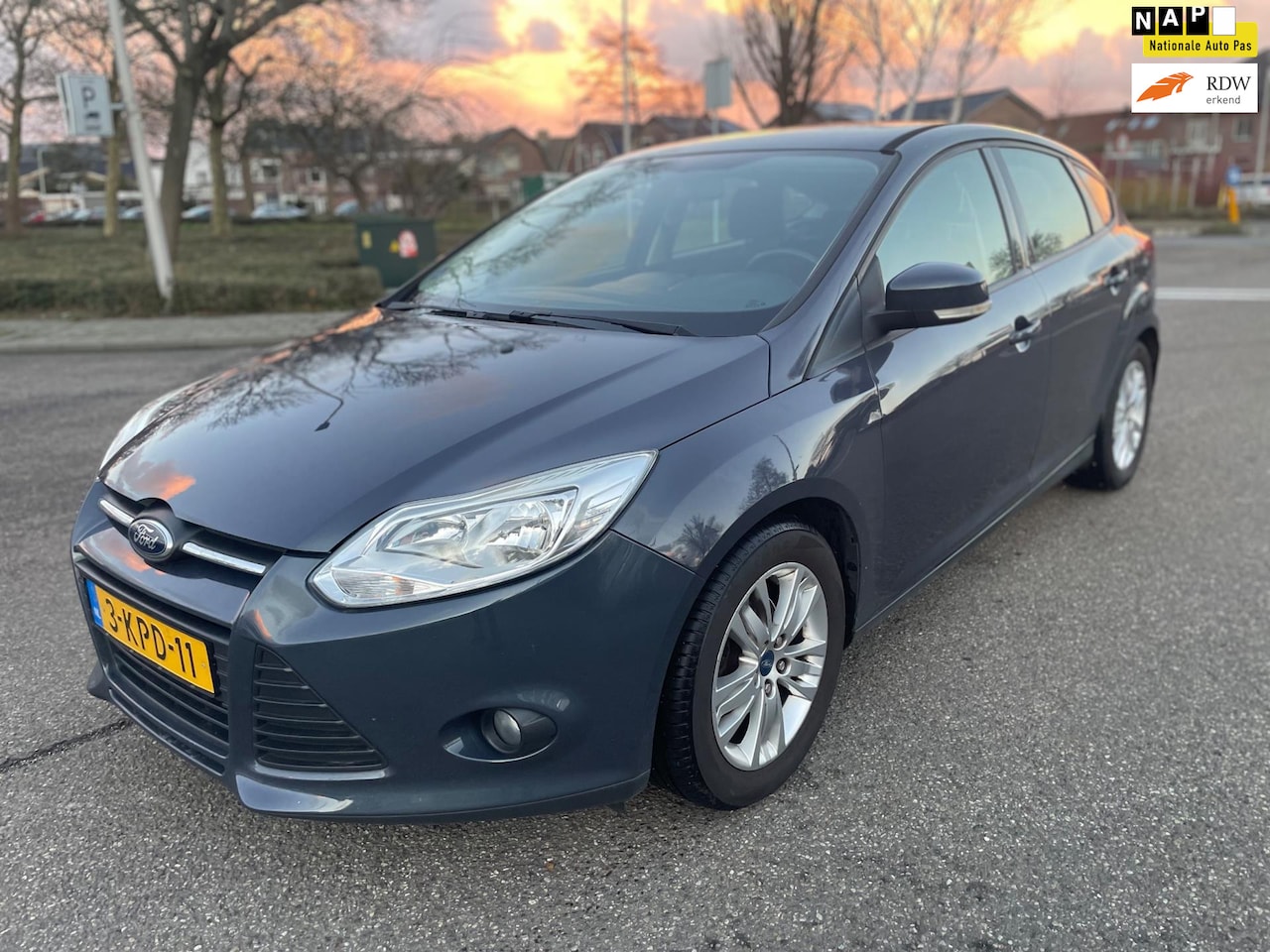 Ford Focus - 1.0 EcoBoost Trend / airco / cruise.control / pdc/ lmv / trekhaak / historie / elek.pakket - AutoWereld.nl