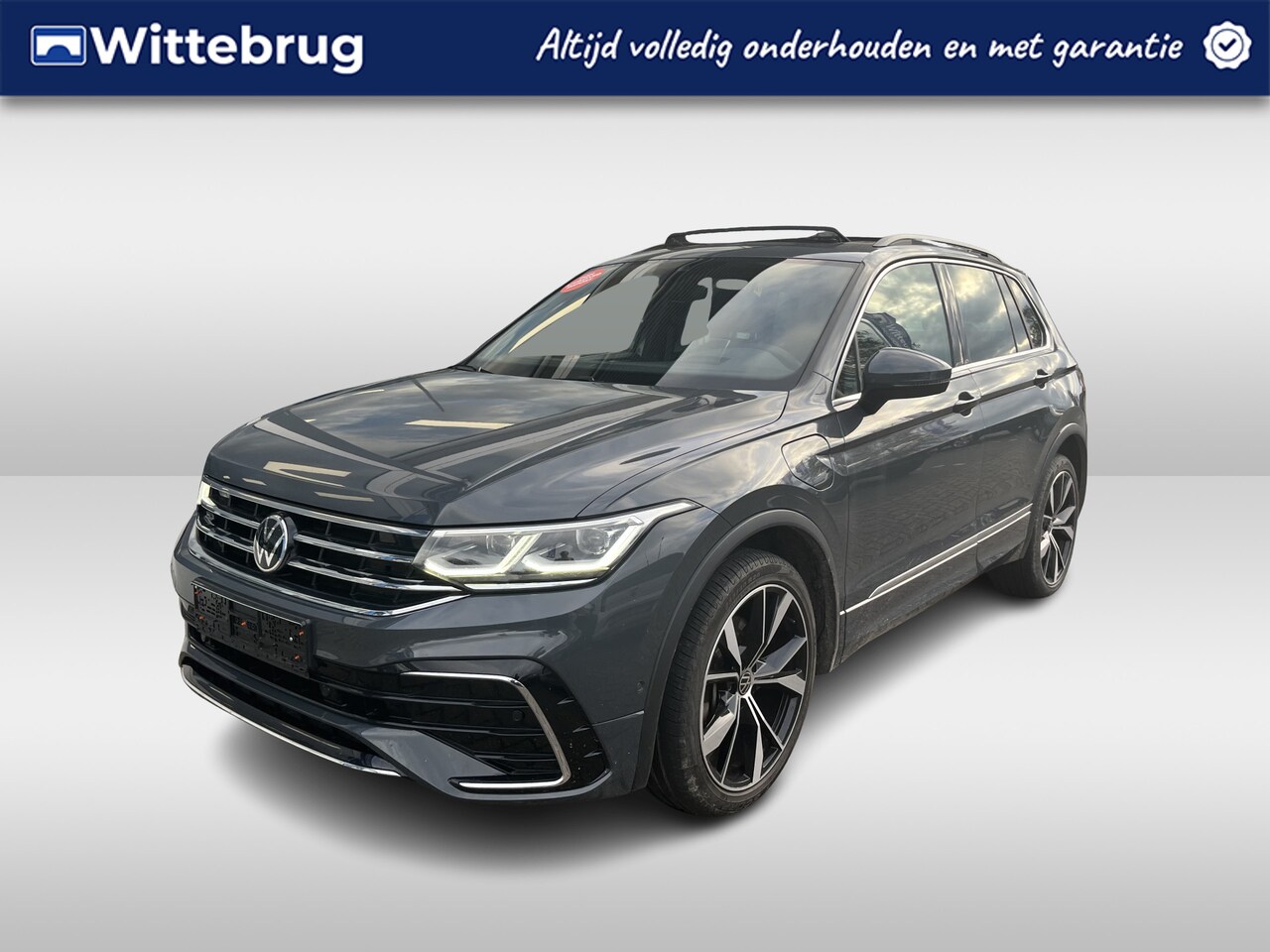 Volkswagen Tiguan - 1.4 TSI eHybrid 2x R-Line / AUTOMAAT/ PANO/ TREKHAAK/ CAMERA/ PARK. SENSOREN/ DCC/ MATRIX/ - AutoWereld.nl