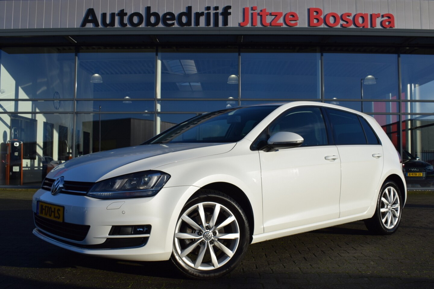 Volkswagen Golf - 1.4 TSi 150pk Highline Zwart Leder | Bi-Xenon | Sportstoelen | Full Map Navi | Volledig On - AutoWereld.nl