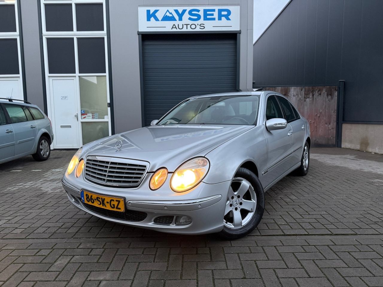 Mercedes-Benz E-klasse - 320 Elegance AUT Schuifdak Leder Trekhaak Cruise ECC NAVI - AutoWereld.nl