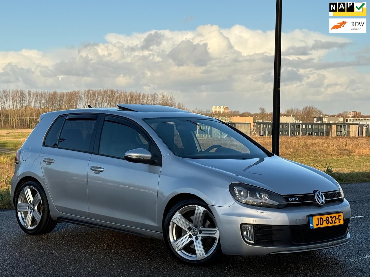 Volkswagen Golf - 2.0 GTD Automaat| Pano| Leder| Xenon| Cruise| Navi| Boekjes - AutoWereld.nl