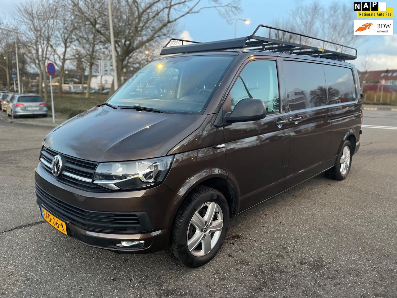 Volkswagen Transporter - 2.0 TDI L2H1 / airco / cruise.control / navi / lmv / elek.pakket / pdc / historie.... - AutoWereld.nl