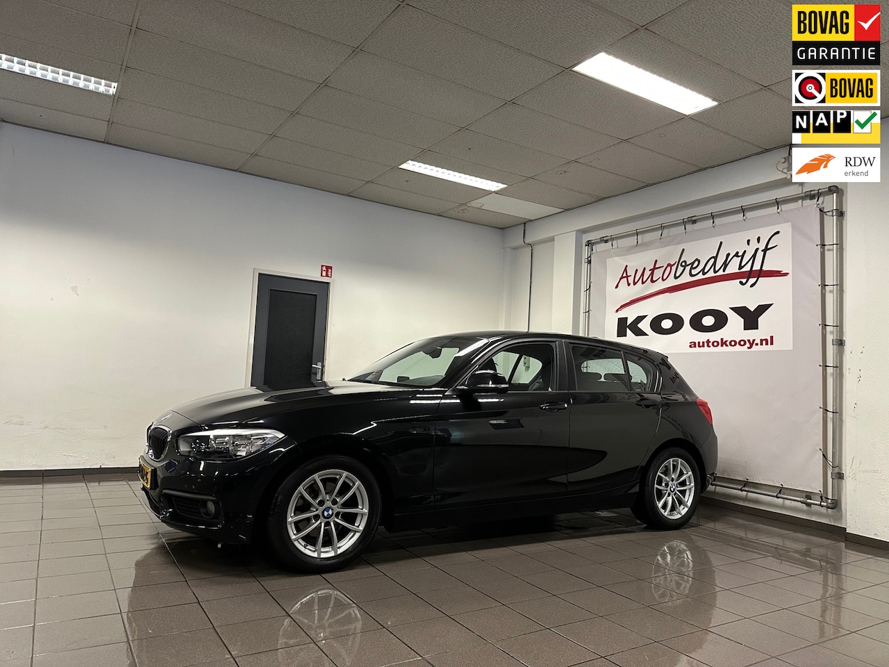 BMW 1-serie - 118i * Automaat / Dealer onderhouden / LED / Cruise control / NL Auto * - AutoWereld.nl