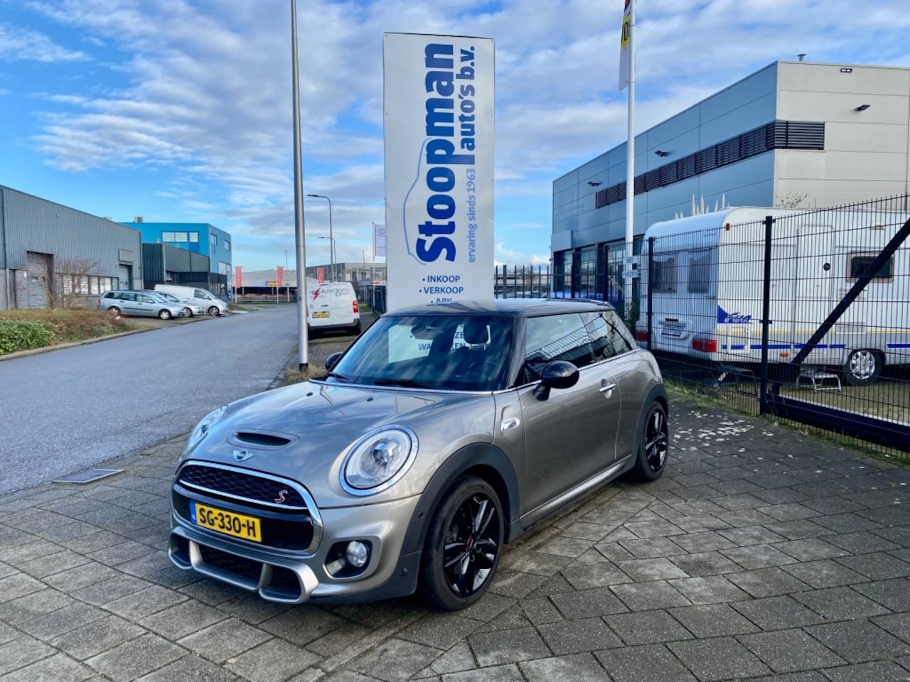 MINI Cooper S - Serious Bus. AUT. 192pk 53.850km NL-auto - AutoWereld.nl