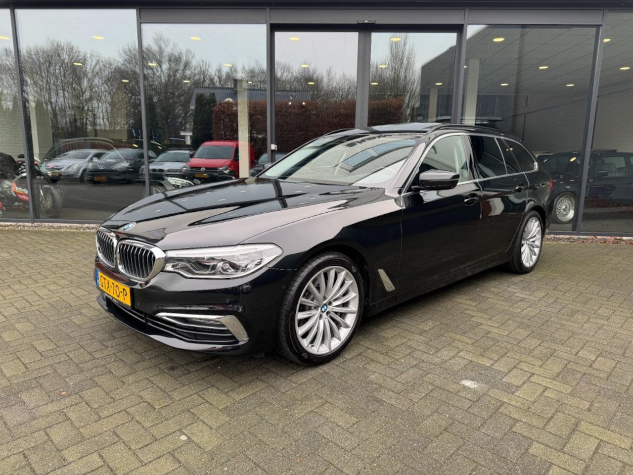 BMW 5-serie - 530i xDrive High Exe,Pano,Leer,Stoel/stuurverw,Cam 360,LED - AutoWereld.nl