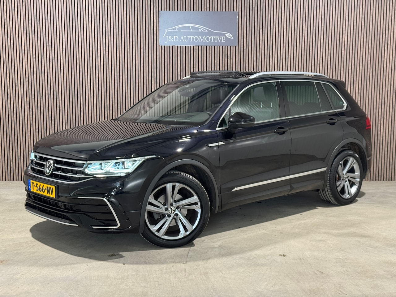 Volkswagen Tiguan - 1.5 TSI R-Line Business+ 2020 DSG PANO LED CAMERA - AutoWereld.nl