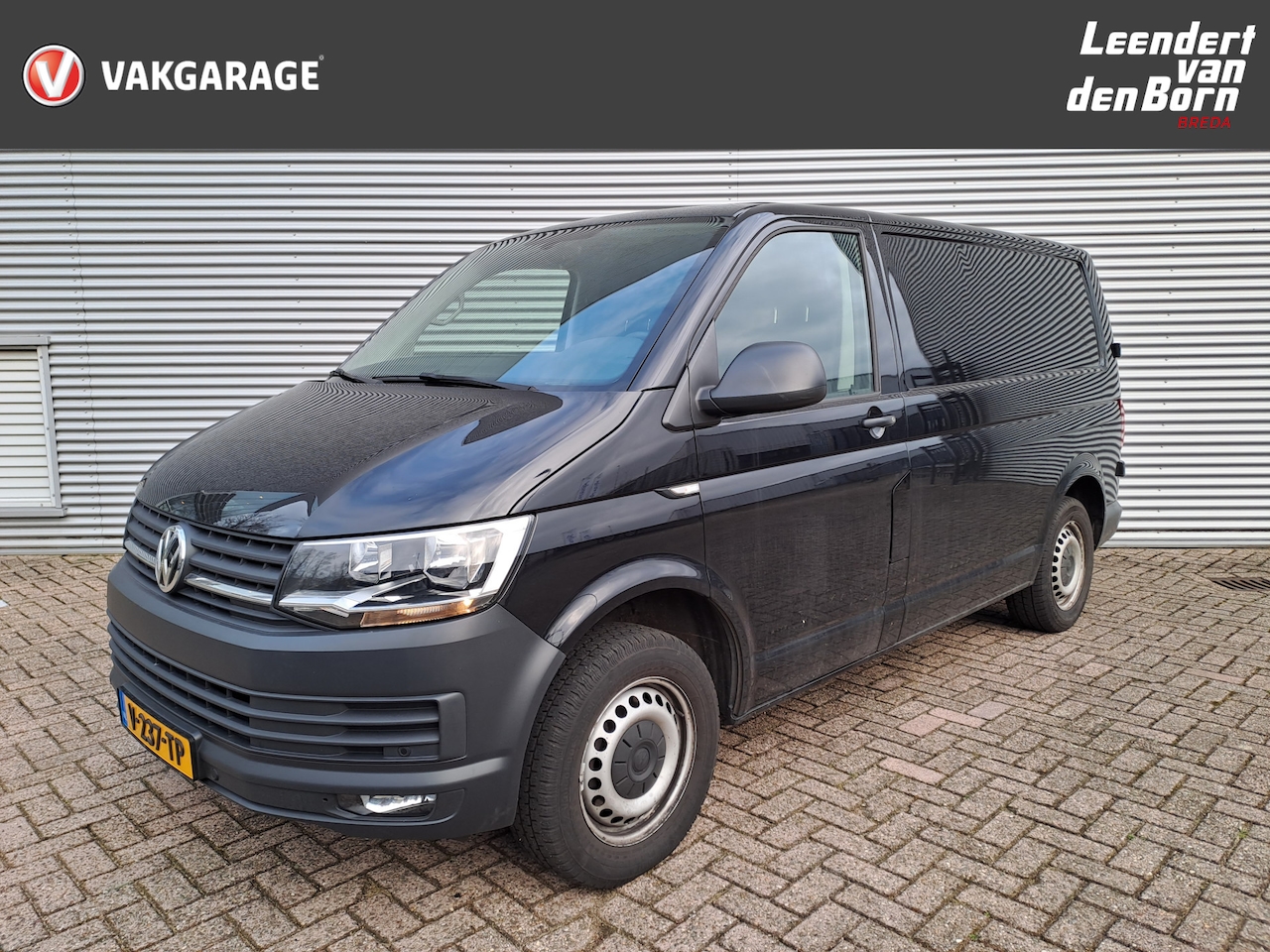 Volkswagen Transporter - 2.0 TDI L1H1 Highline Navi | Apple Carplay/ Anroid Auto | Parkeer sensoren - AutoWereld.nl