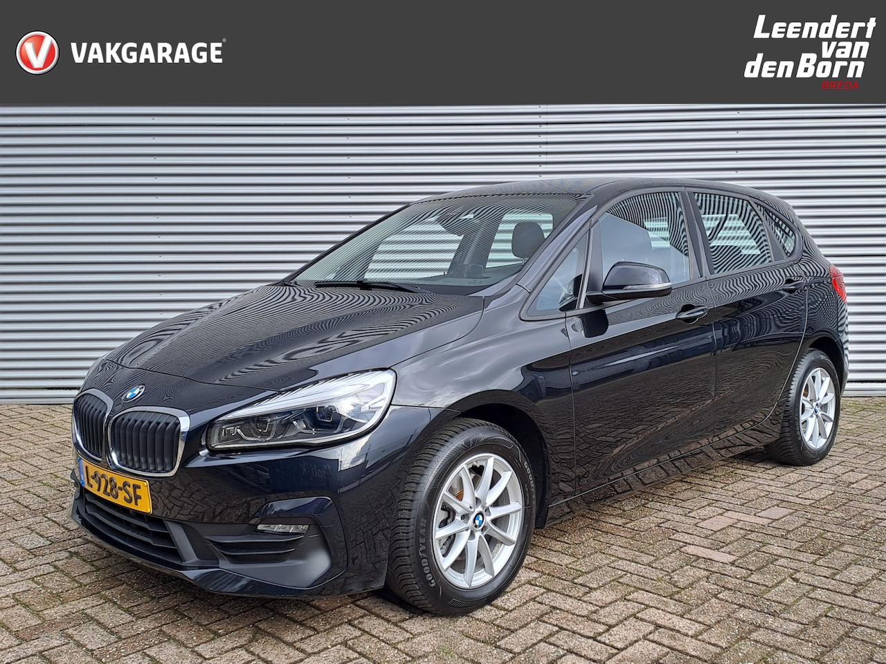 BMW 2-serie Active Tourer - 218i Business Edition AUTOMAAT Navigatie | Cruise | Climate | Parkeersensoren | Head up Di - AutoWereld.nl