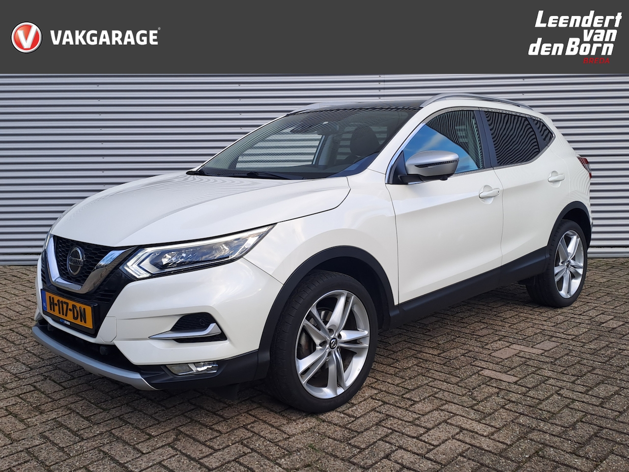 Nissan Qashqai - 1.3 DIG-T N-Motion | Panorama Dak | Camara 360 | Navi | Cruise - AutoWereld.nl