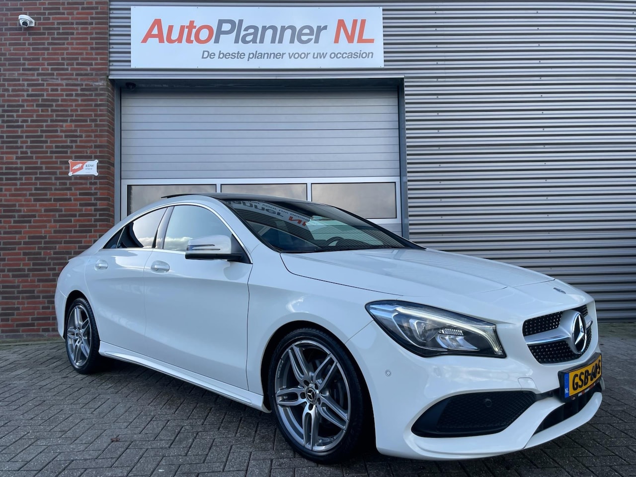 Mercedes-Benz CLA-Klasse - 200 AMG Line! Camera! Pano! Navi! - AutoWereld.nl