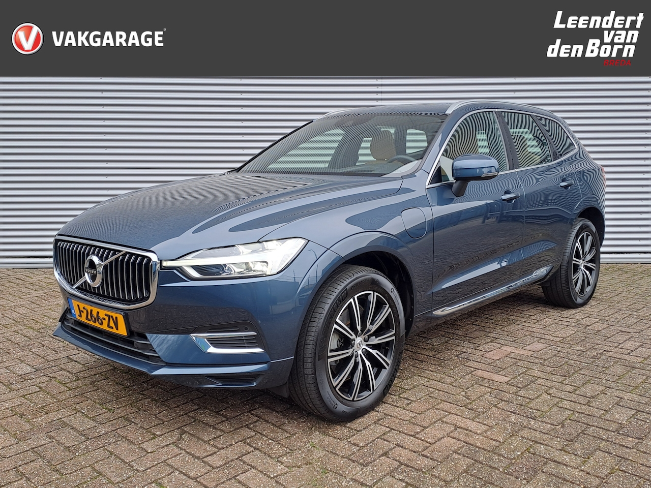 Volvo XC60 - 2.0 Recharge T8 AWD R-Design | Schuifdak | Navigatie | Automaat | Leer | Premium Audio | C - AutoWereld.nl