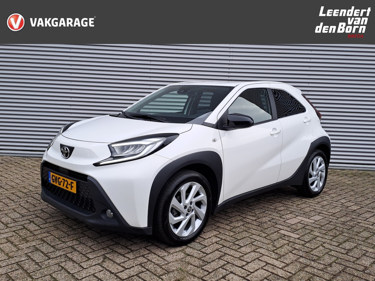 Toyota Aygo X - 1.0 VVT-i MT Play pple Carplay/Android Auto | Camera | ECC | DAB | Stoel verwarming - AutoWereld.nl