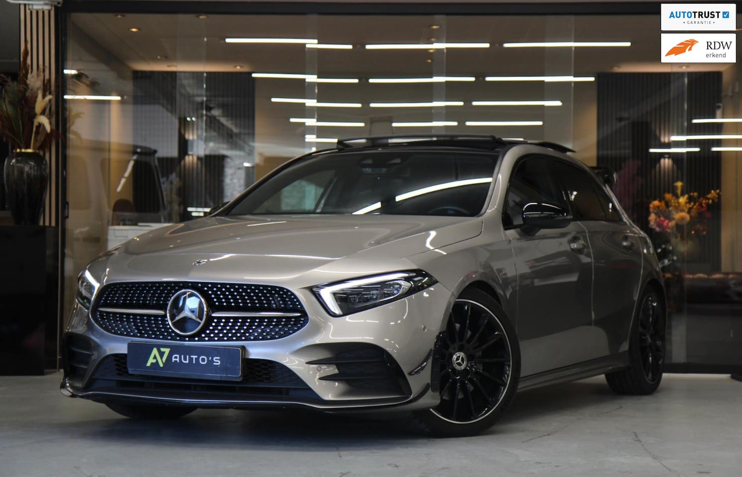 Mercedes-Benz A-klasse - 220 AMG/PANO/SFEER/CARPLAY/LANE ASSIST/VOL - AutoWereld.nl