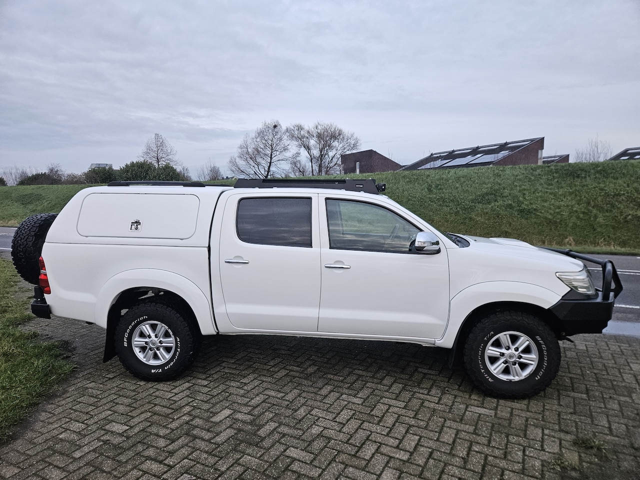 Toyota HiLux - 3.0 D-4D SR DC - AutoWereld.nl