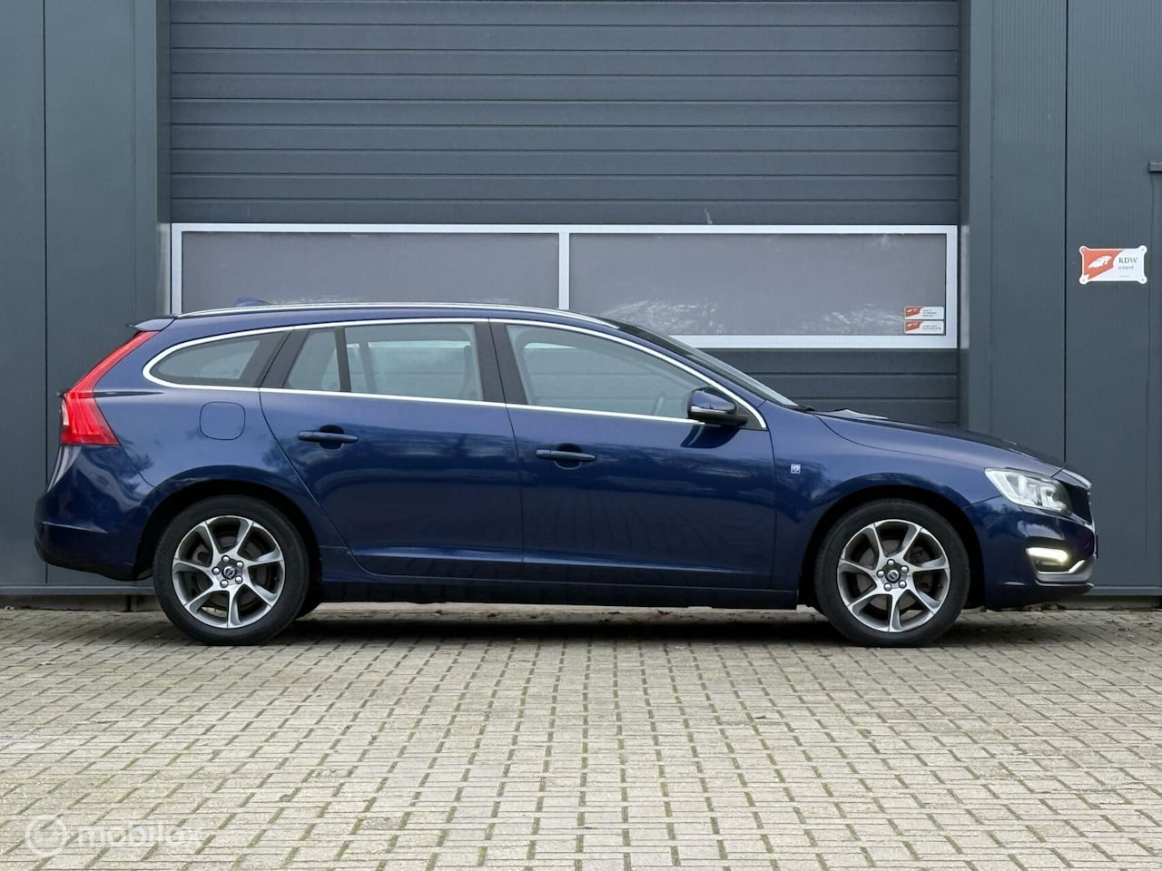 Volvo V60 - 1.6 D2 Ocean Race -Sensus Nav -PDC -Cruise -Sportzetels Leder -Dealeronderhouden -Zeer zui - AutoWereld.nl