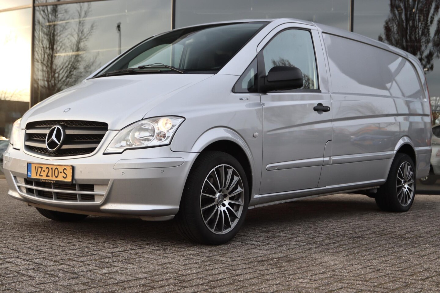 Mercedes-Benz Vito - 110 CDI 320 LANG | TREKHAAK | NAVI | AIRCO | PARKEERSENSOREN - AutoWereld.nl