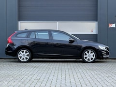 Volvo V60 - 1.6 D2 Momentum ZUINIG 1 op 20 Sensus Navi -PDC -Mooie frisse auto en goed onderhouden