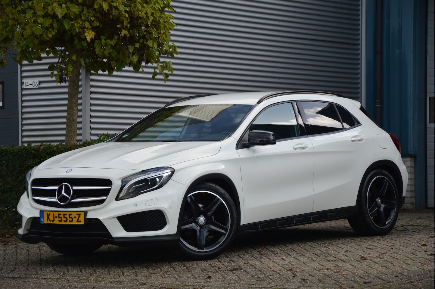 Mercedes-Benz GLA-Klasse - 180 AMG-LINE | NIGHT | XENON | PDC | NAVI | CRUISE | TREKHAAK | ENZ - AutoWereld.nl