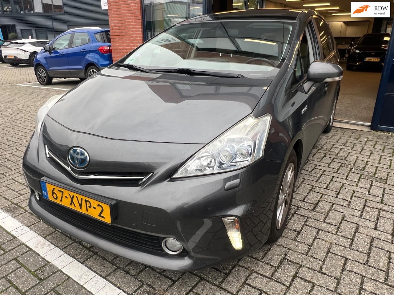 Toyota Prius Wagon - 1.8 Dynamic Business 96g 7 persoons Automaat - AutoWereld.nl