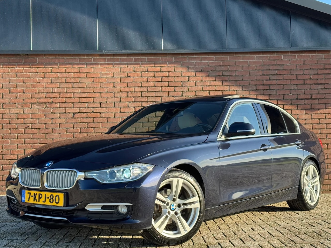 BMW 3-serie - 320i | NL-AUTO! | SCHUIFDAK! | SPORTSTOELEN! - AutoWereld.nl