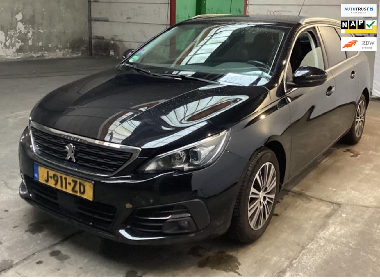 Peugeot 308 SW - 1.2 PureTech Blue Lease Allure/Virtual/CAM/CLIMA/NL - AutoWereld.nl