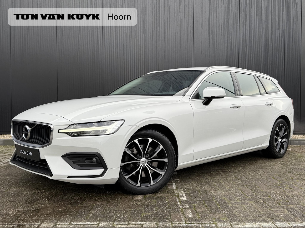 Volvo V60 - 2.0 B3 Business Pro Intellisafe blis climate line  nav/tel trekhaak - AutoWereld.nl