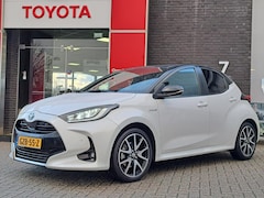 Toyota Yaris - 1.5 HYBRID EXECUTIVE APPLE/ANDROID HEAD-UP 17"LMV HALF-LEDER STOELVERW. LED P-SENSOREN PRI