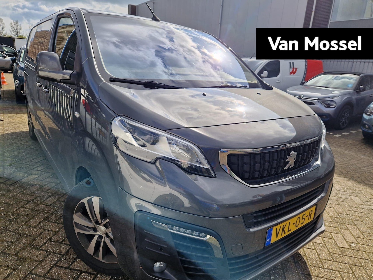 Peugeot Expert - 2.0 BlueHDI 120 Standard Asphalt 2.0 BlueHDI 120 Standard Asphalt - AutoWereld.nl