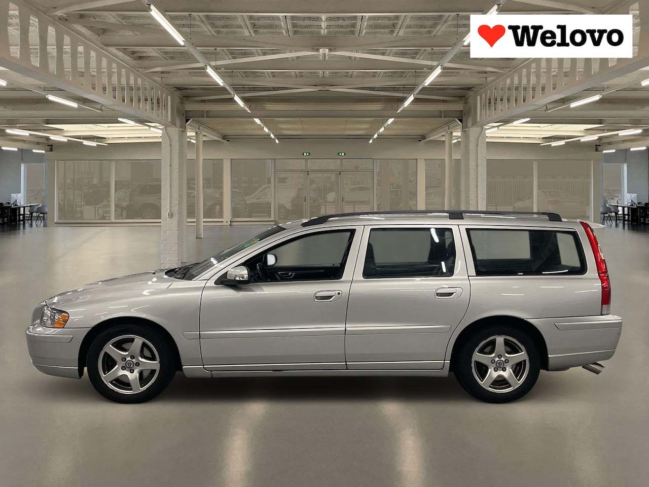 Volvo V70 - 2.4 D5 Edition Sport Leder, automaat, trekhaak.... - AutoWereld.nl