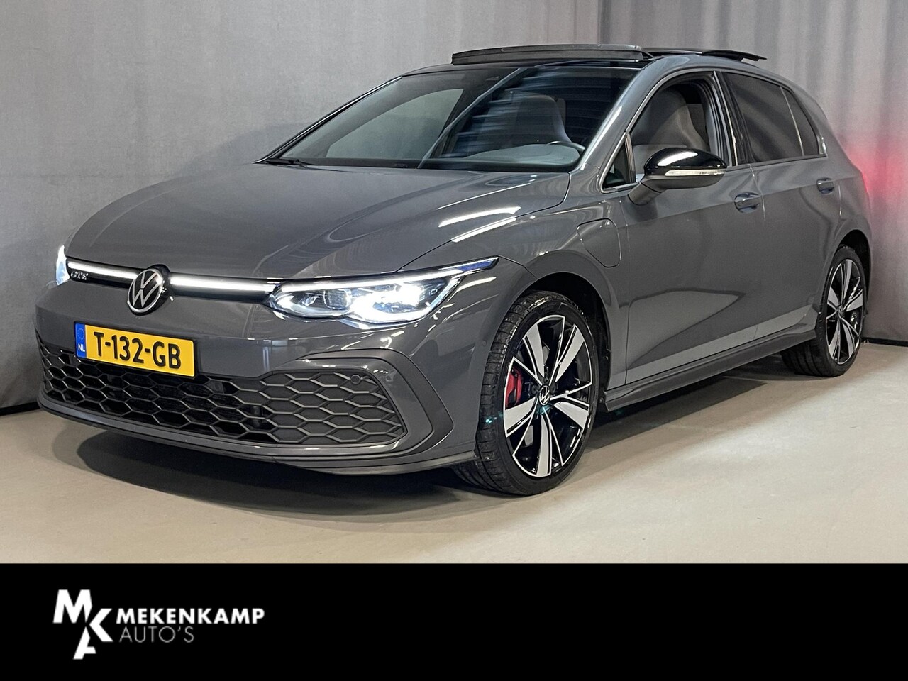 Volkswagen Golf - 1.4 eHybrid GTE 18"/Leder/Panoramadak/IQ Light/Dodehoek/Stoel + stuurverwarming/Stoelventi - AutoWereld.nl