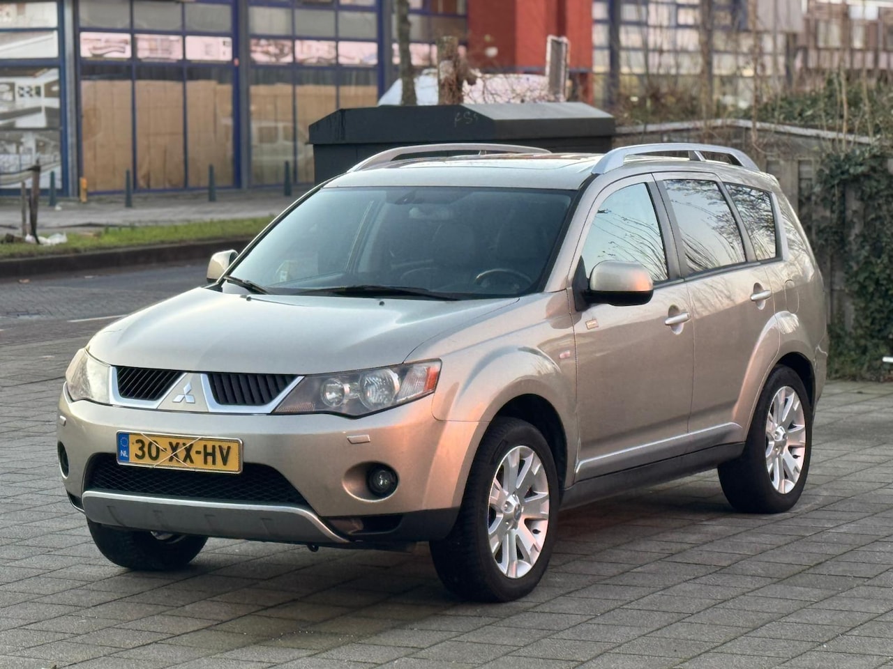 Mitsubishi Outlander - 2.4 Instyle 2.4 Instyle,4WD,7person, Automaat, km nap - AutoWereld.nl