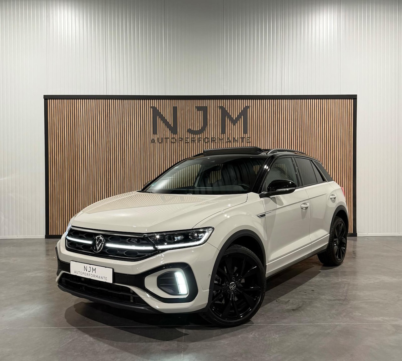 Volkswagen T-Roc - 1.5 TSI R-Line |Pano|Keyless|Camera - AutoWereld.nl