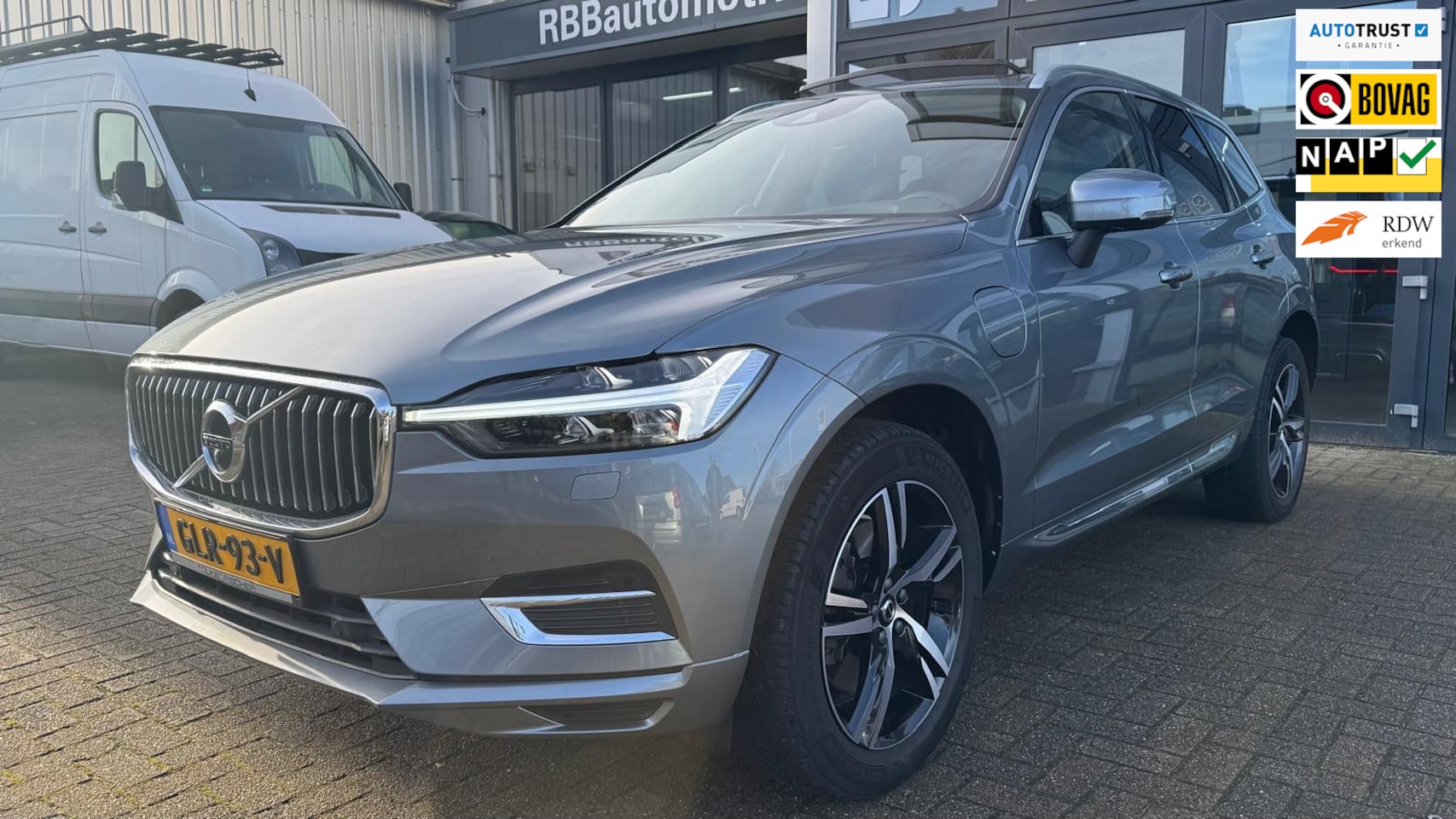 Volvo XC60 - 2.0 Recharge T8 AWD R-Design panoramadak navi memory leer les vol opties 360 camera's - AutoWereld.nl