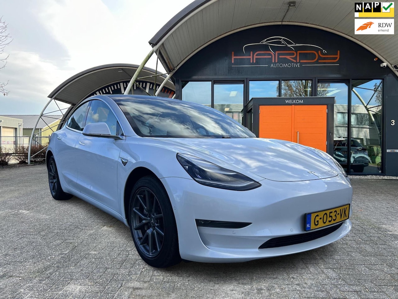 Tesla Model 3 - Long Range RWD Long Range AWD 75 kWh 87% SOH Trekhaak (1.000kg) WIT/WIT - AutoWereld.nl