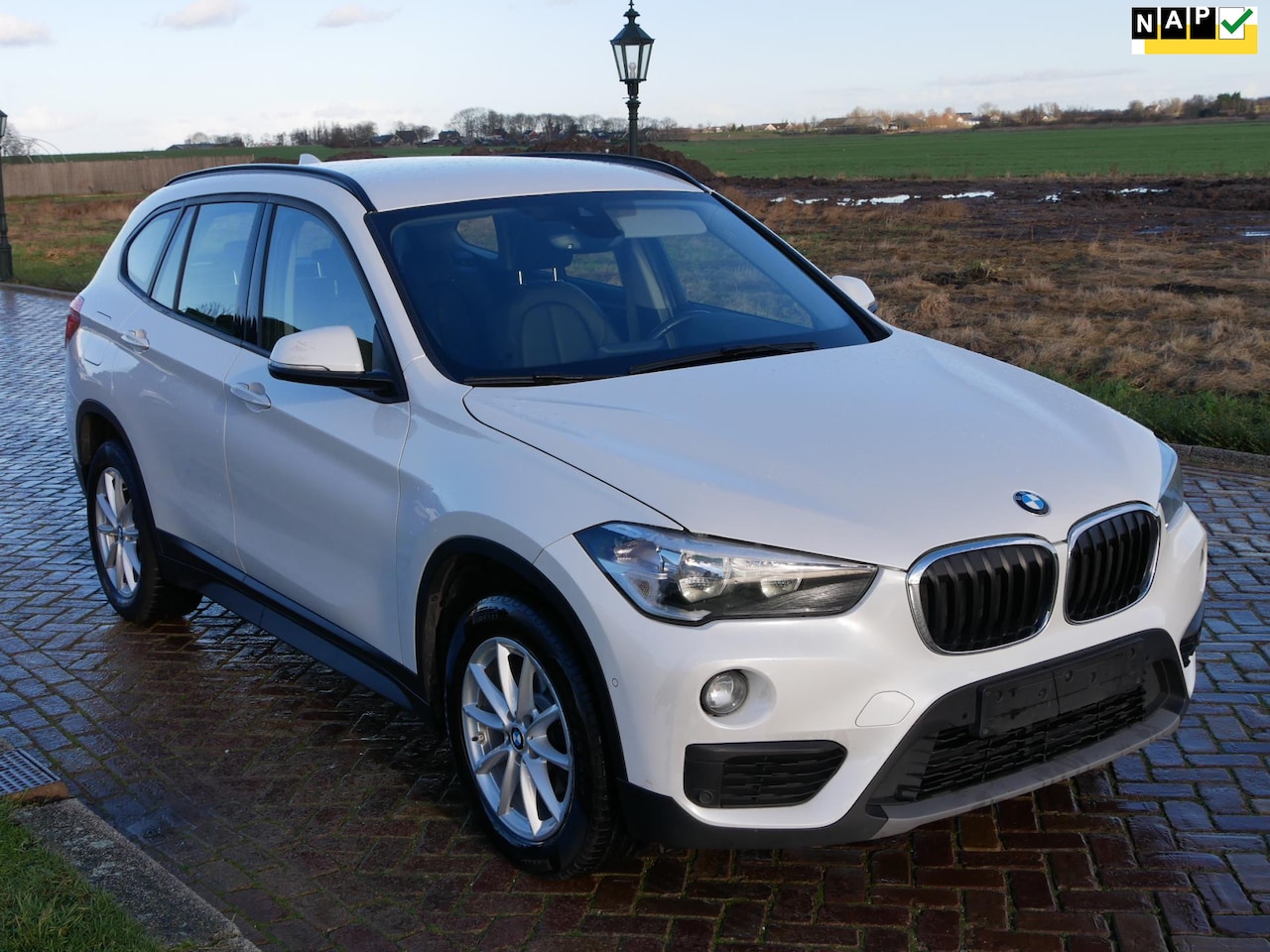 BMW X1 - SDrive16d AUT NAVI LEATHER ** 10999 NETTO ** - AutoWereld.nl