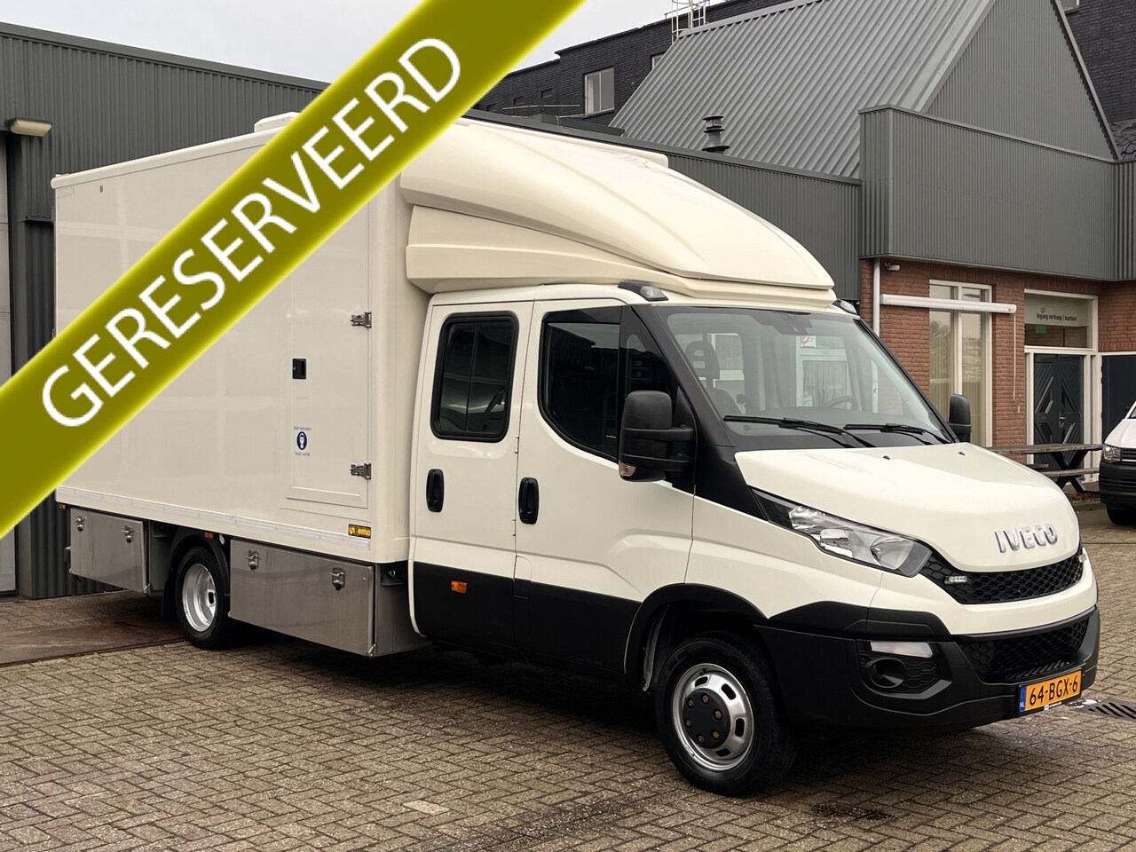 Iveco Daily - 50C15 DC Meubelbak Bakwagen Asbestwagen Douche Airco Cruise controle Trekhaak 3500kg 6-Per - AutoWereld.nl