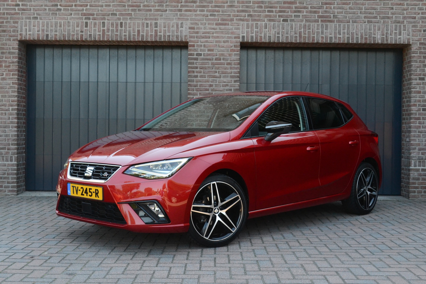 Seat Ibiza - 1.0 TSI FR Business Intense | LED | Camera | 18" velgen | Carplay | Navigatie - AutoWereld.nl