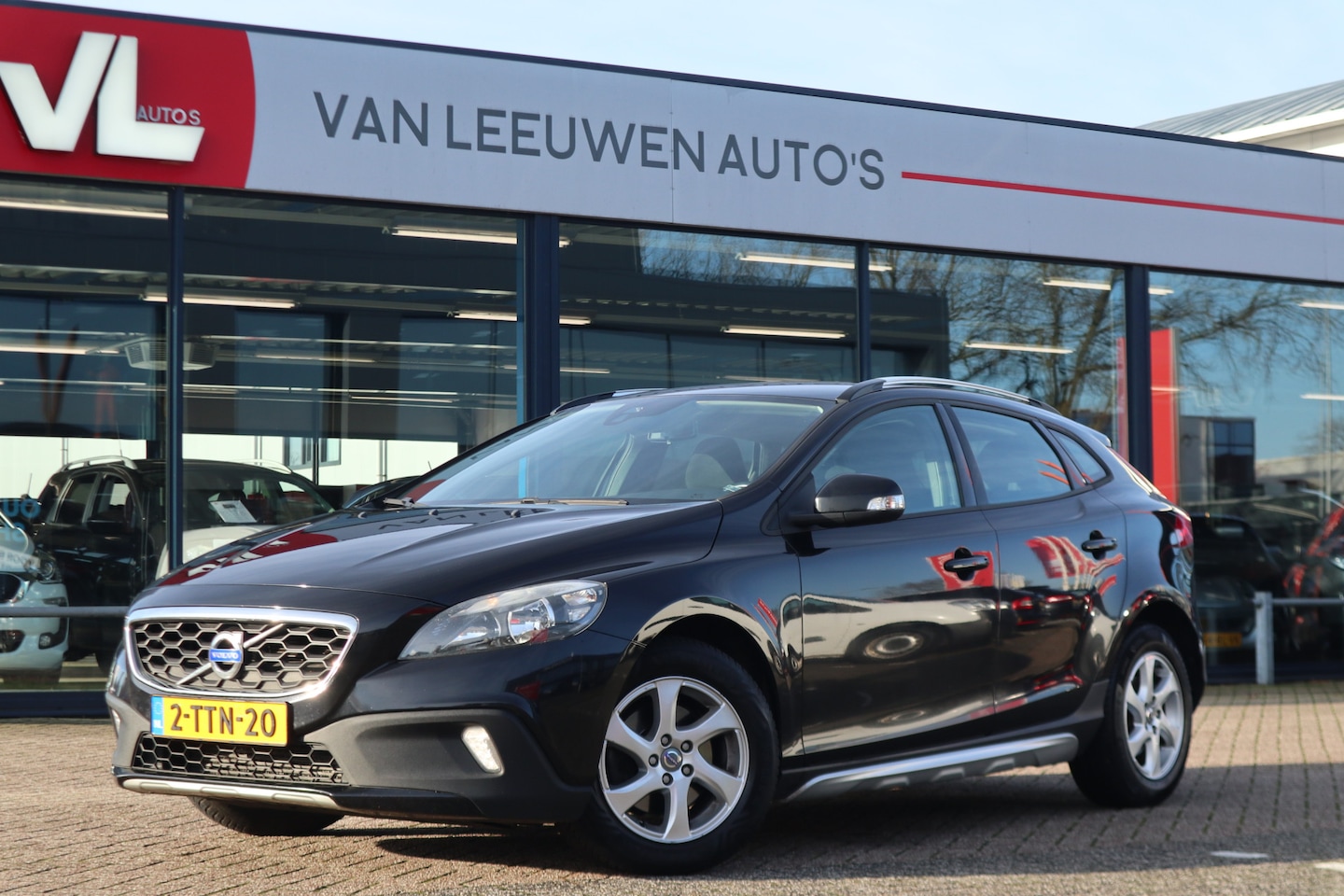 Volvo V40 Cross Country - 1.6 D2 Kinetic | Navi | Cruise | Trekhaak - AutoWereld.nl