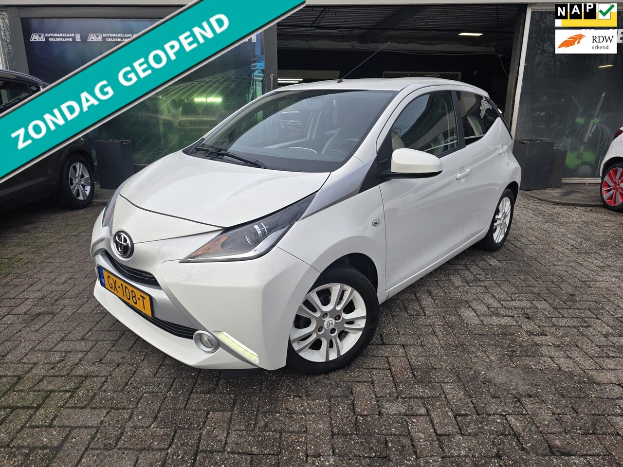 Toyota Aygo - 1.0 VVT-i x-pure | 1E EIGENAAR | 12 MND GARANTIE | CAMERA | CRUISE | - AutoWereld.nl