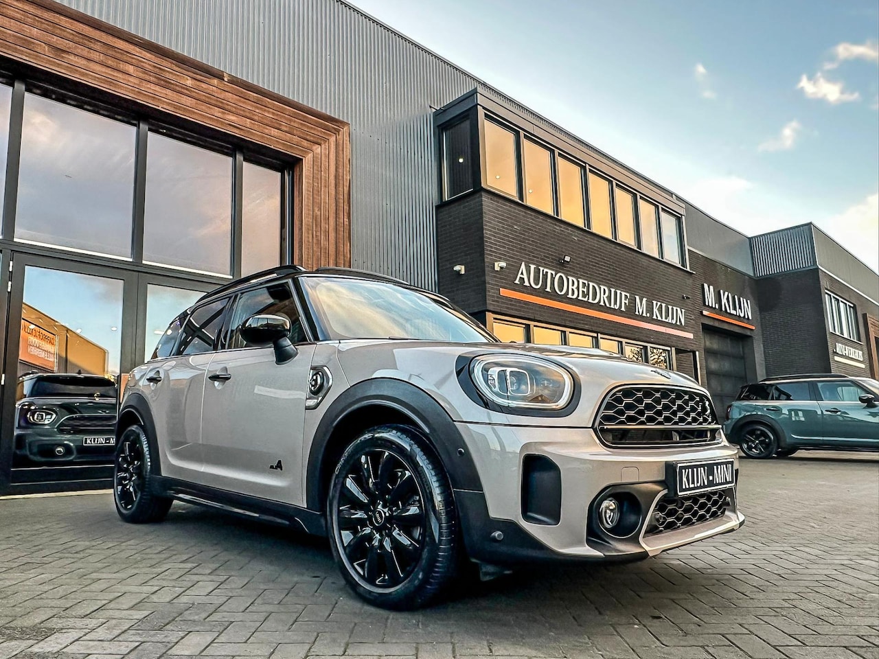 MINI Countryman - Mini 2.0 Cooper S E ALL4 220pk Rooftopgrey/Leer/Pano/HK/Camera - AutoWereld.nl