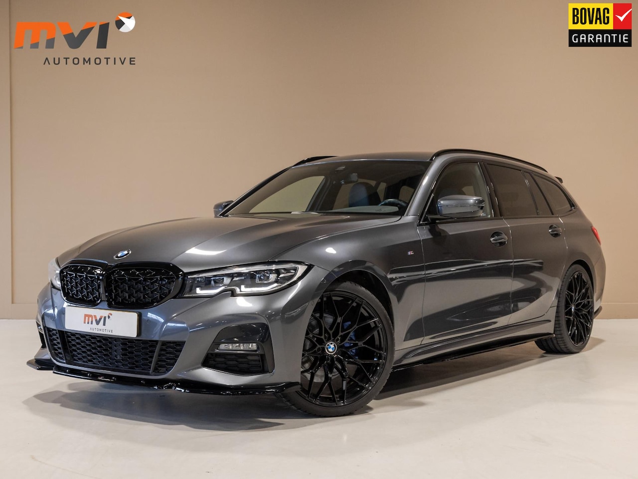 BMW 3-serie Touring - 318i M Pakket / 156pk / Leder / Side assist / Virtual Cockpit - AutoWereld.nl