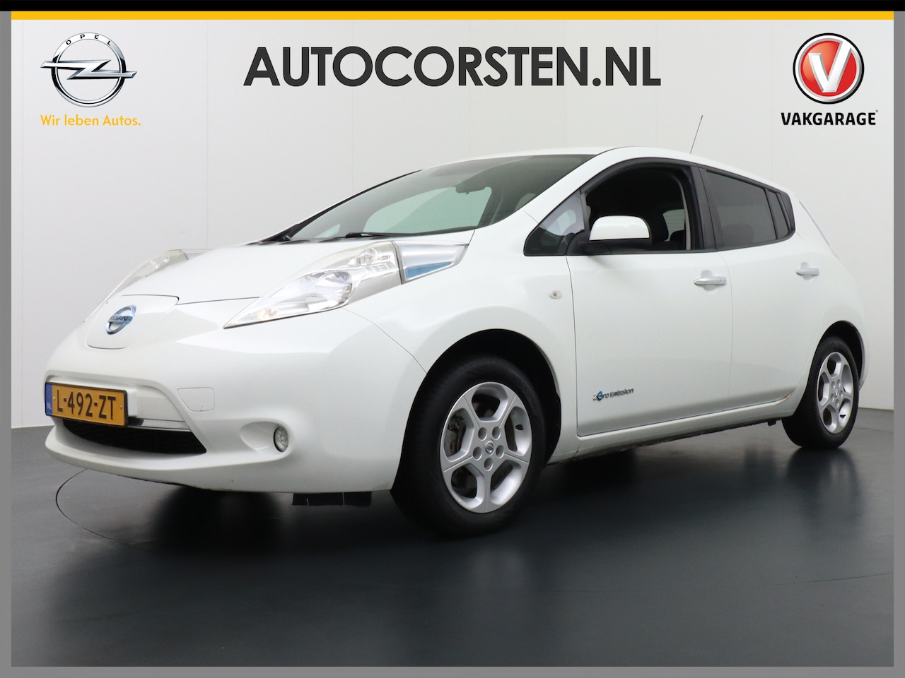 Nissan LEAF - 30kWh Aut. Trekhaak Navi Ecc Camera Cruise-control Bluetooth DAB Lmv 16" Regen-Lichtsensor - AutoWereld.nl