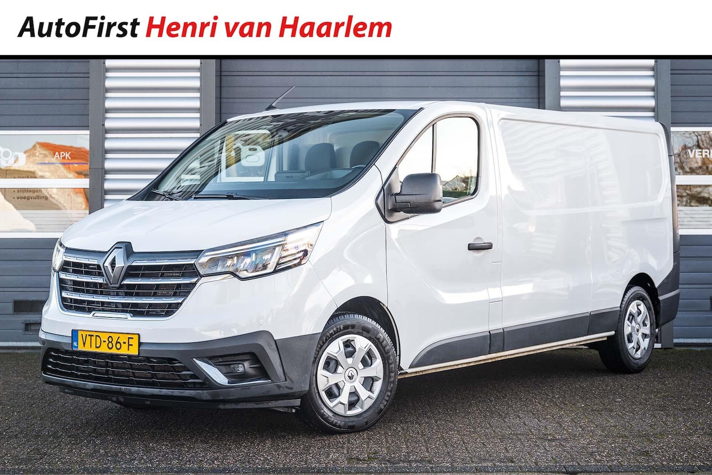 Renault Trafic - 2.0 dCi 110 T30 L2H1 Work Edition - AutoWereld.nl