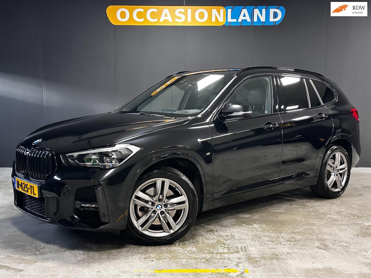 BMW X1 - SDrive20i Business Ed.|M-PAKKET|CARPLAY|CHROME DELETE| - AutoWereld.nl