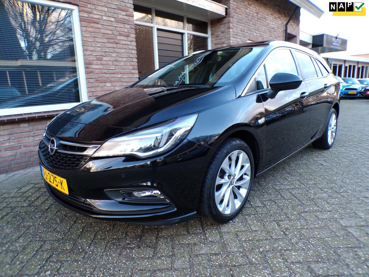 Opel Astra Sports Tourer - 1.6 CDTI Innovation Automaat / Navi / Schuifdak - AutoWereld.nl