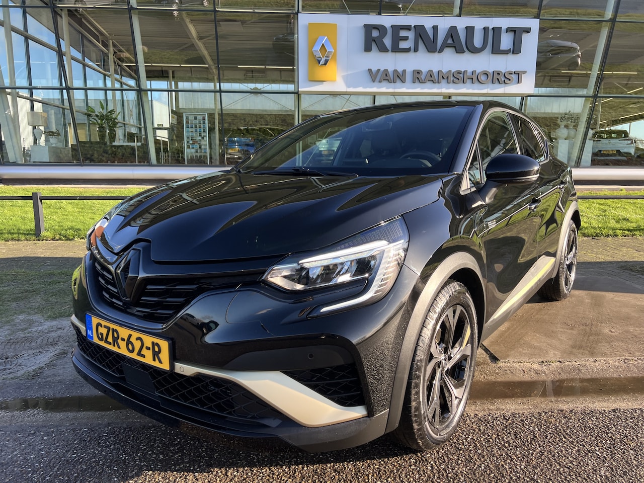 Renault Captur - 1.6 E-Tech Plug-in Hybrid 160 E-Tech engineered / Dealer onderhouden / Automaat / Trekhaak - AutoWereld.nl