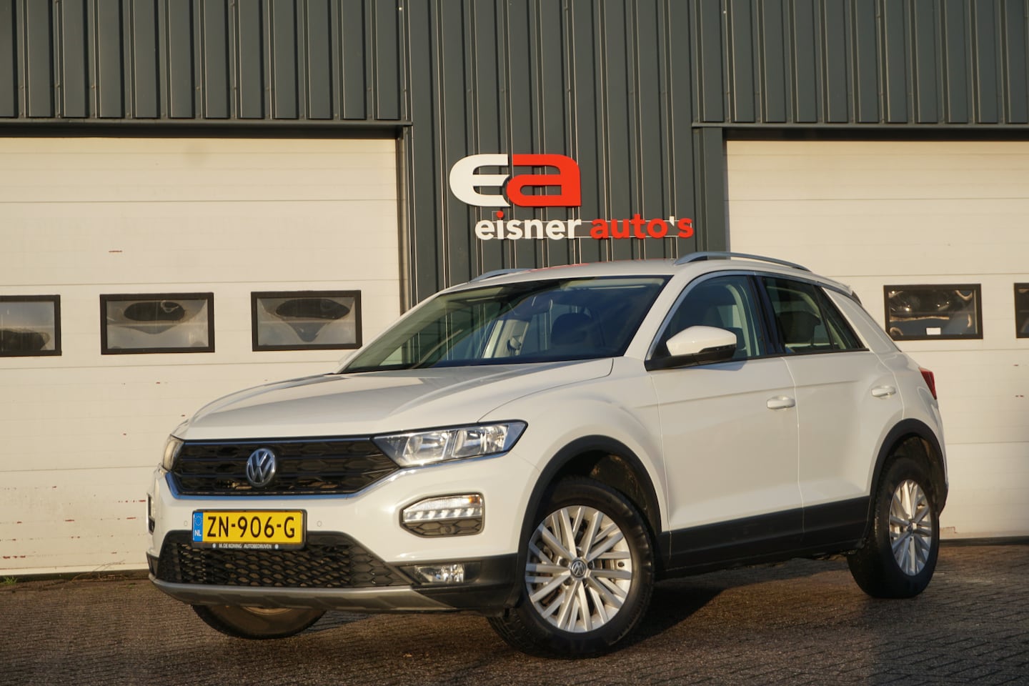 Volkswagen T-Roc - 1.0 TSI Style | TREKHAAK | CLIMATE | CARPLAY | NAVI | - AutoWereld.nl