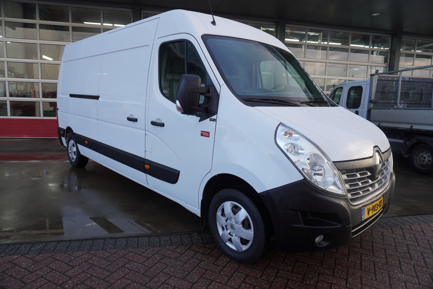 Renault Master - T35 2.3 dCi 165PK L3H2 EL Energy Schuifdeur links en Rechts nr.V024 | Airco | Cruise | Nav - AutoWereld.nl