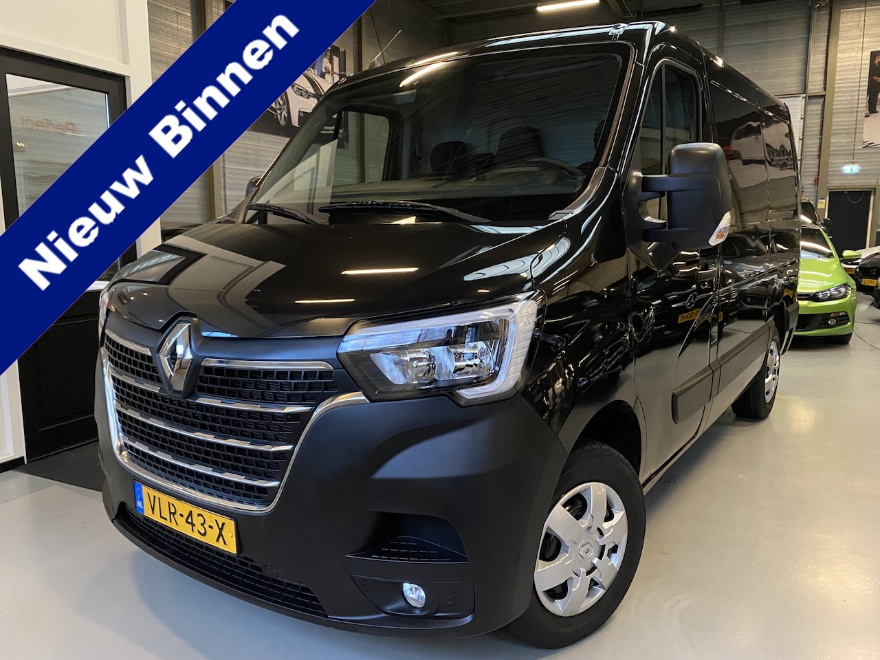 Renault Master - T28 2.3 dCi 135 L1H1 Work Edition Camera, Cruise, Navi,Trekhaak - AutoWereld.nl